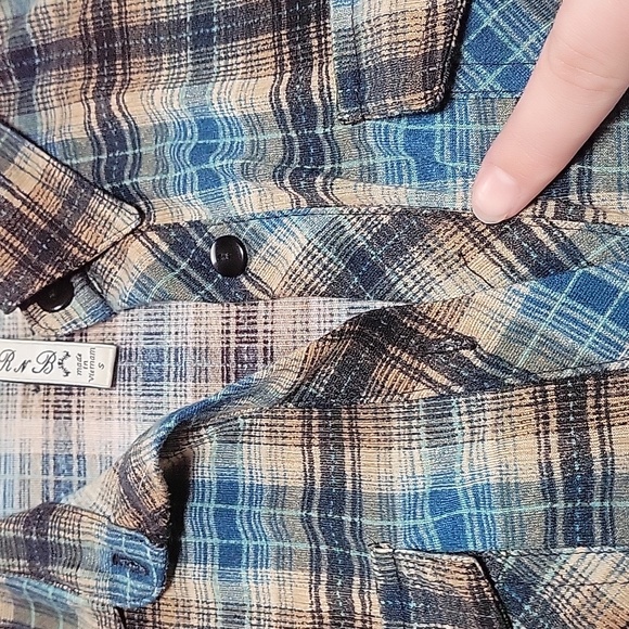 Plaid button down long sleeve - Picture 4 of 6